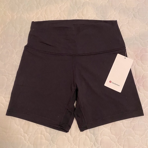 LuLulemon Align High Rise Shorts 6 inch Black - Picture 1 of 2